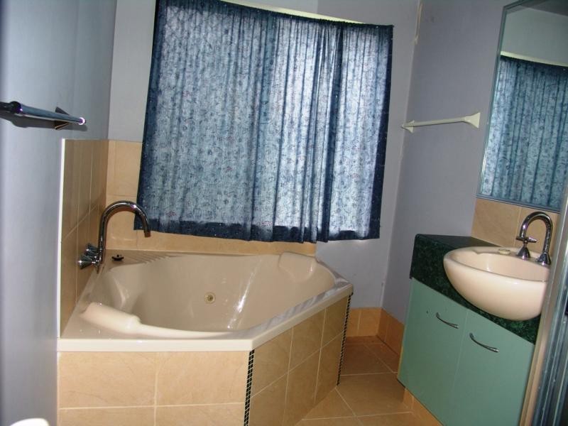 4 Satinash St, Mossman QLD 4873