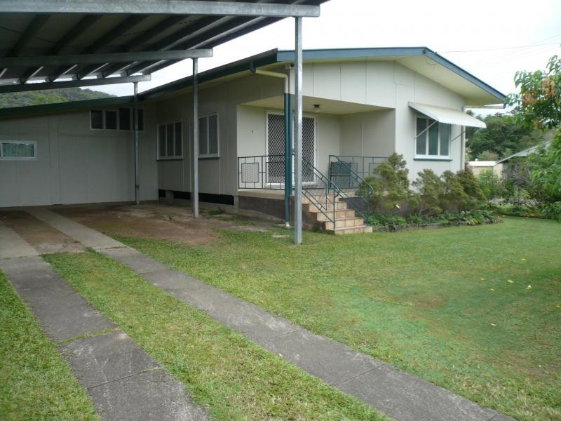 7 Pringle St, Mossman QLD 4873
