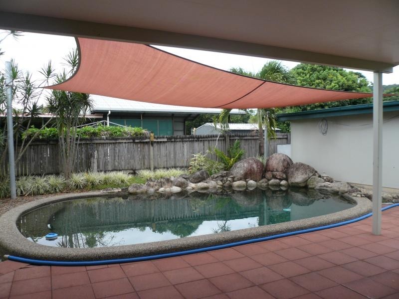 7 Pringle St, Mossman QLD 4873