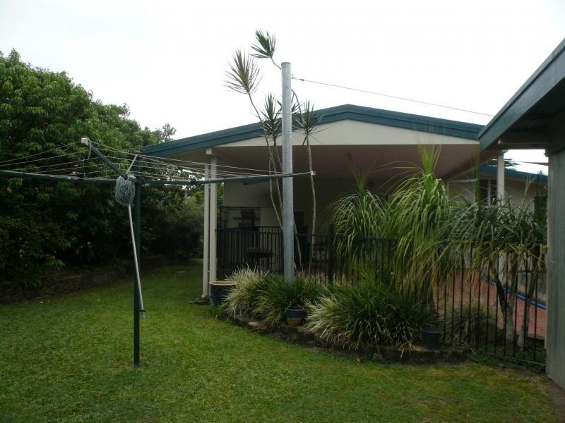 7 Pringle St, Mossman QLD 4873