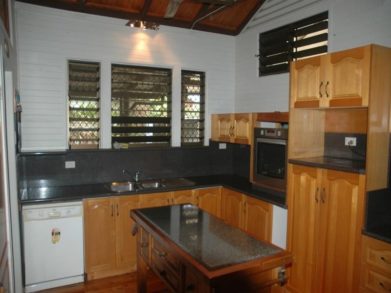 10 Dan Hart Lane, Mossman QLD 4873