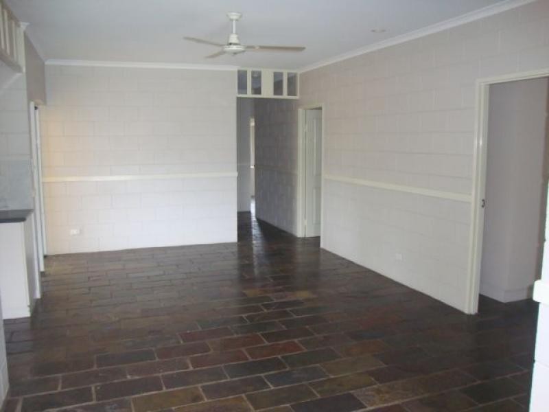 8 Dan Hart Lane, Mossman QLD 4873