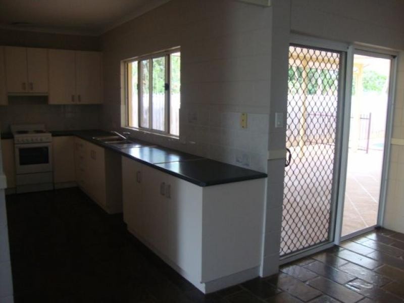 8 Dan Hart Lane, Mossman QLD 4873