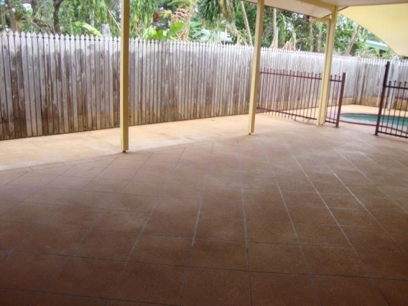 8 Dan Hart Lane, Mossman QLD 4873