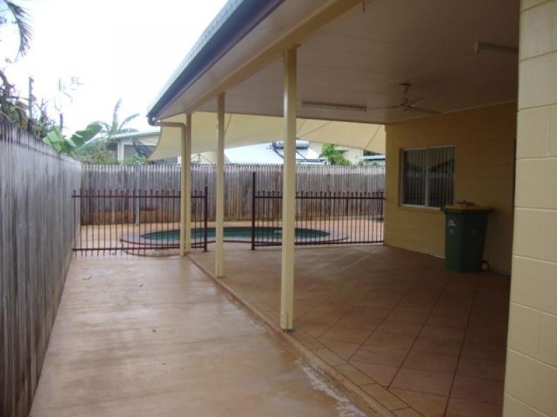 8 Dan Hart Lane, Mossman QLD 4873