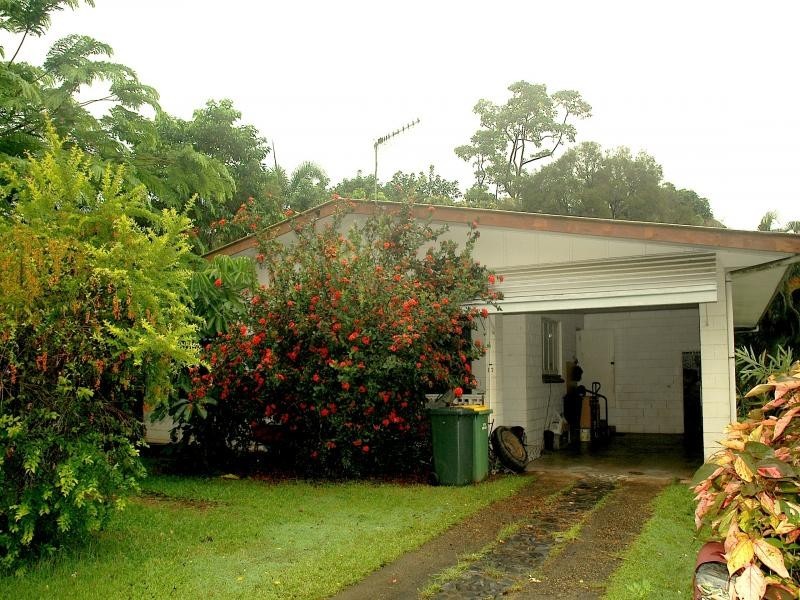 17 maxwell street, Mossman QLD 4873