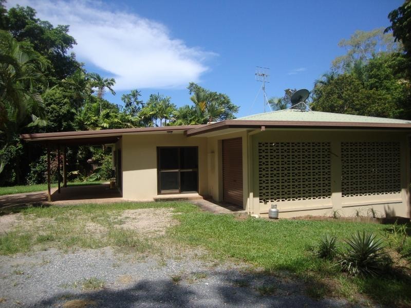 10 Coral Sea Drive, Mossman QLD 4873