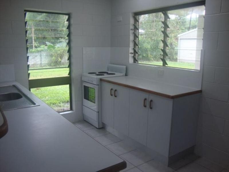 31 Pringle Street, Mossman QLD 4873