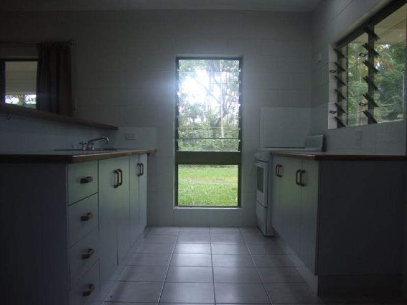 31 Pringle Street, Mossman QLD 4873