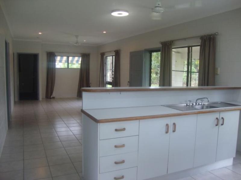 31 Pringle Street, Mossman QLD 4873