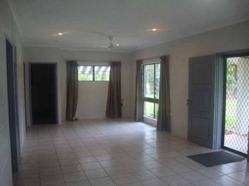 31 Pringle Street, Mossman QLD 4873