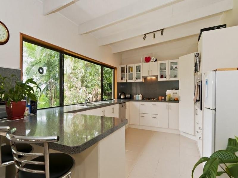 10 Coral Sea Drive, Mossman QLD 4873