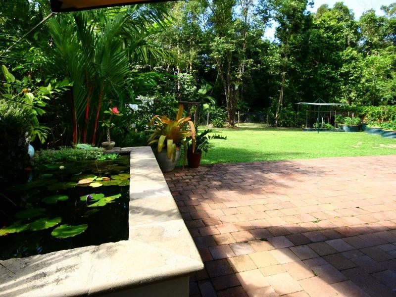 18 White oak Avenue, Mossman QLD 4873