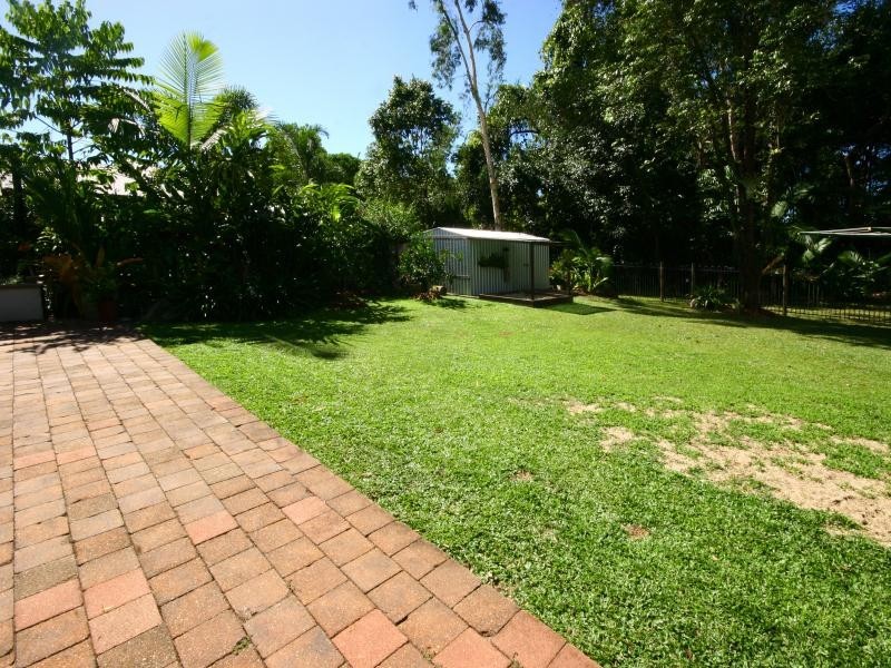 18 White oak Avenue, Mossman QLD 4873