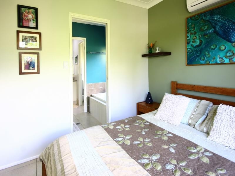 18 White oak Avenue, Mossman QLD 4873