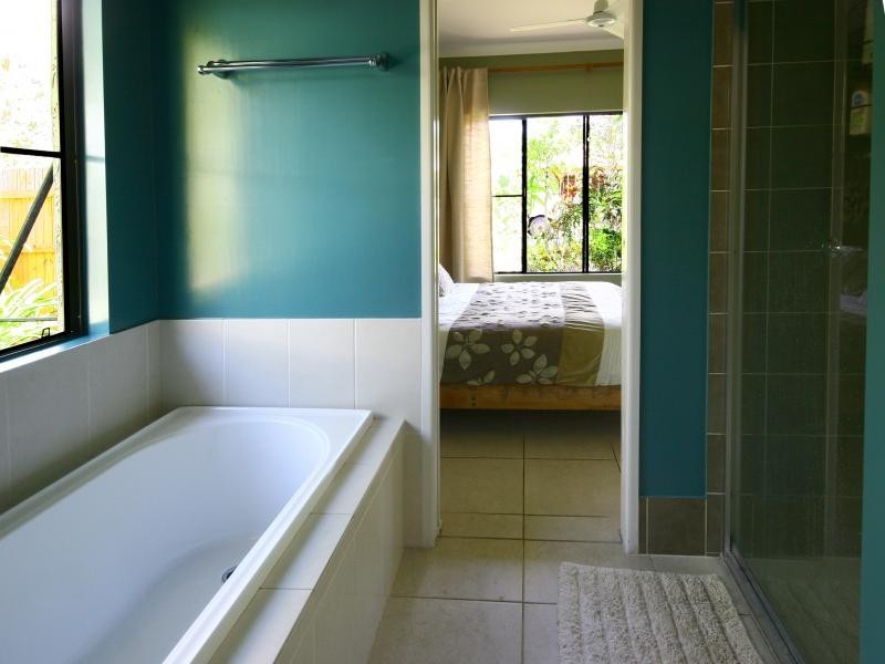 18 White oak Avenue, Mossman QLD 4873