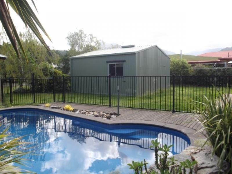 15 Watson Close, Mossman QLD 4873