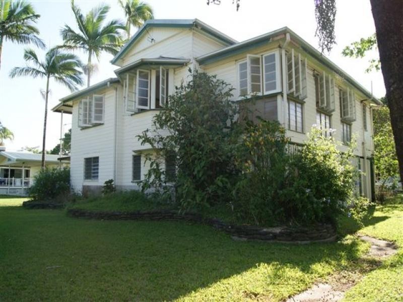 13 Thomas Street, Mossman QLD 4873