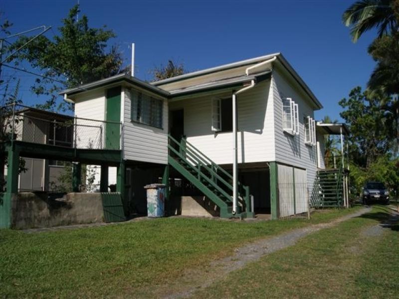 13 Thomas Street, Mossman QLD 4873