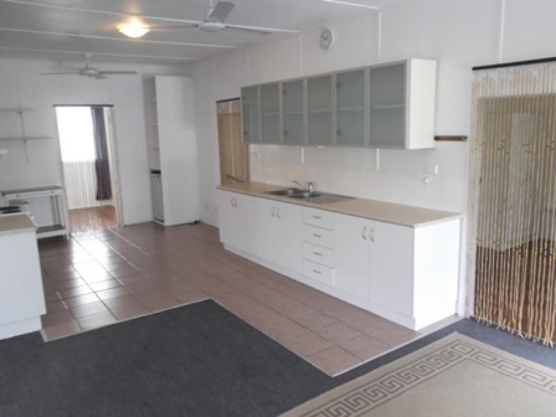 18 Junction Road, Mossman QLD 4873