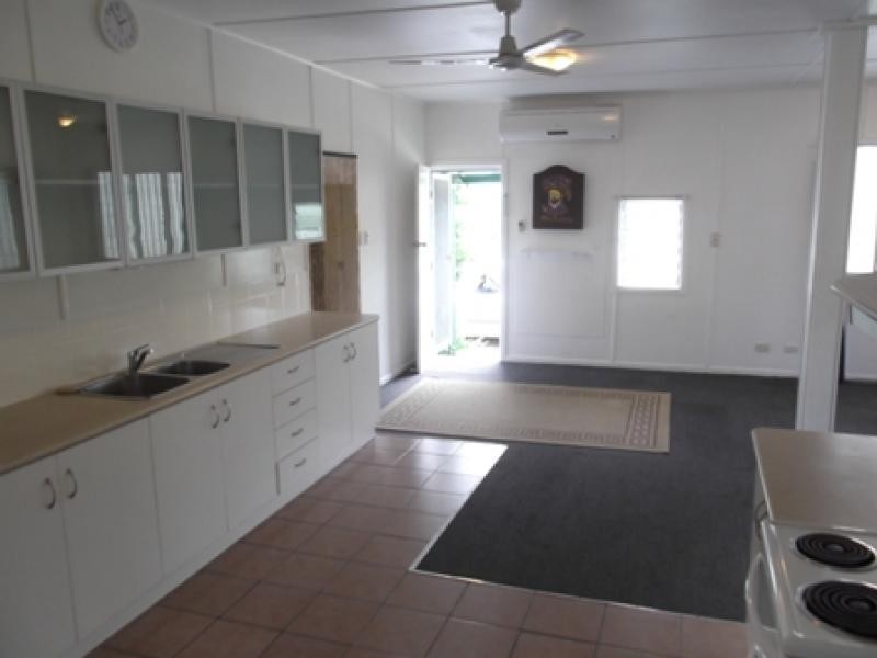 18 Junction Road, Mossman QLD 4873