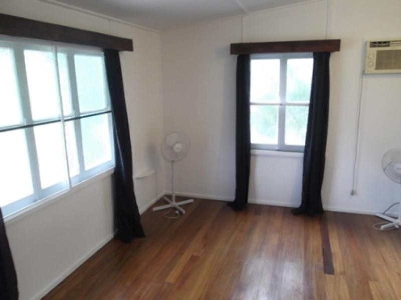 18 Junction Road, Mossman QLD 4873