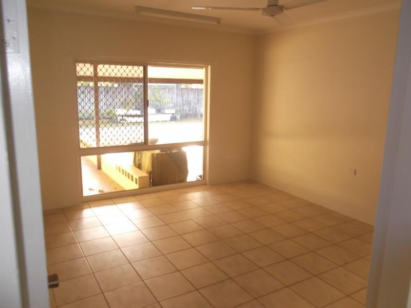 2/3 Connolly Street, Mossman QLD 4873