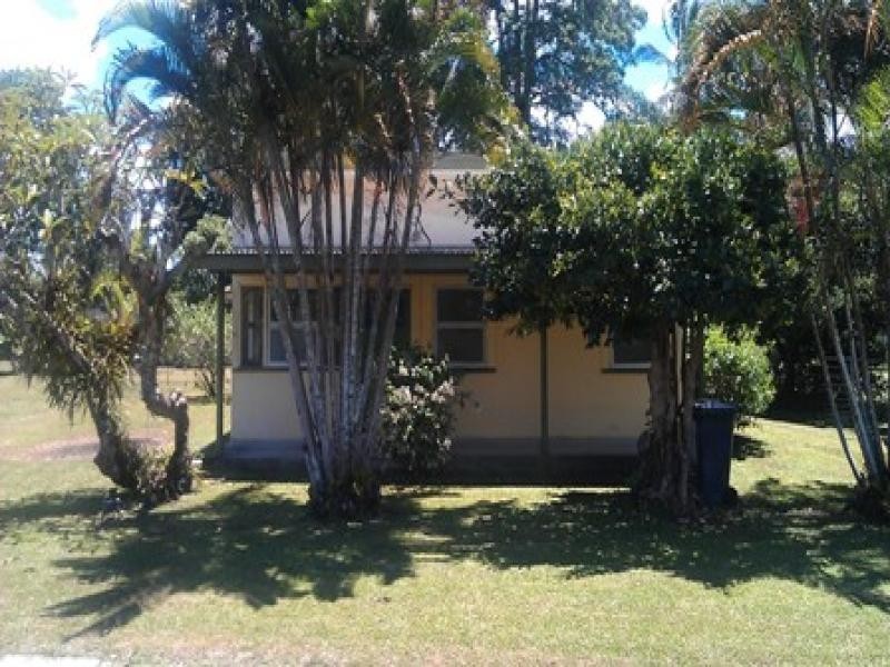 11 Atherton Street, Mossman QLD 4873