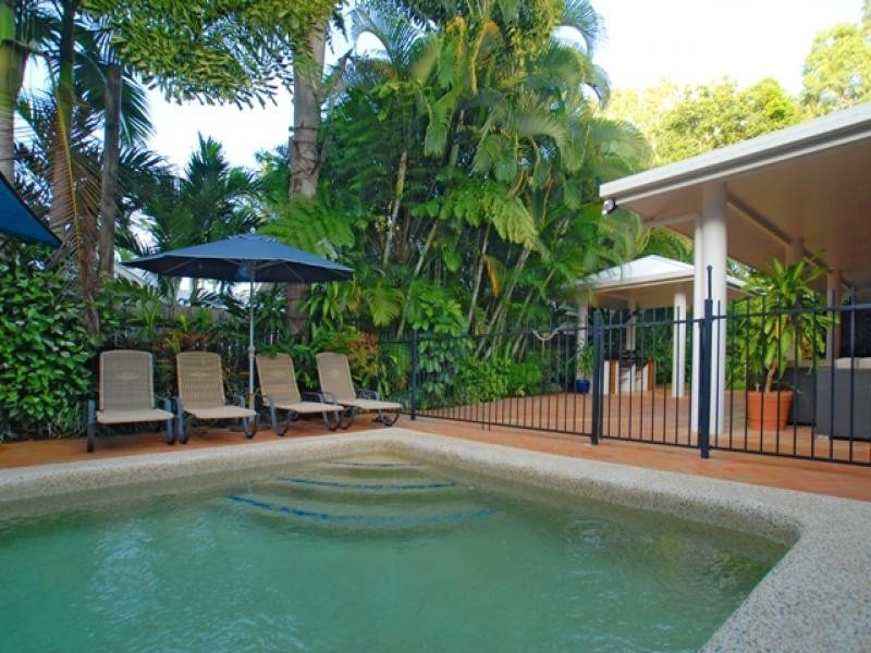 8 Andrews Cl, Port Douglas QLD 4877