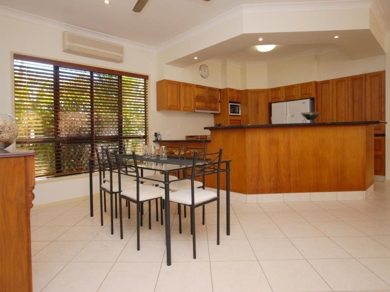 8 Andrews Cl, Port Douglas QLD 4877