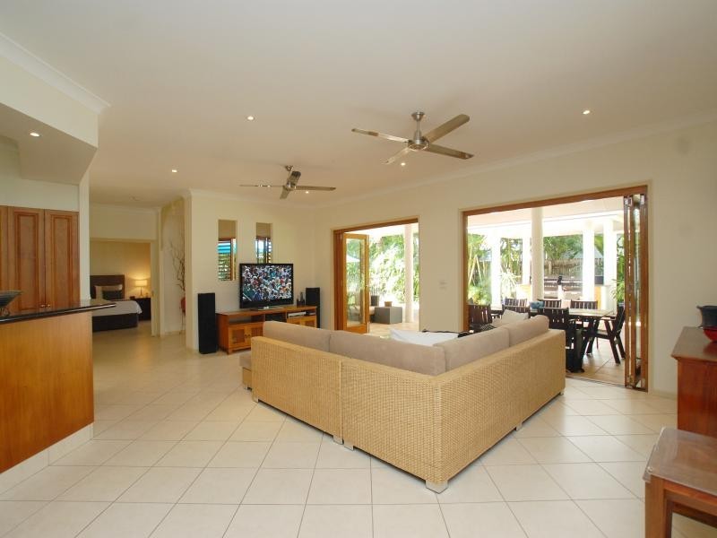 8 Andrews Cl, Port Douglas QLD 4877