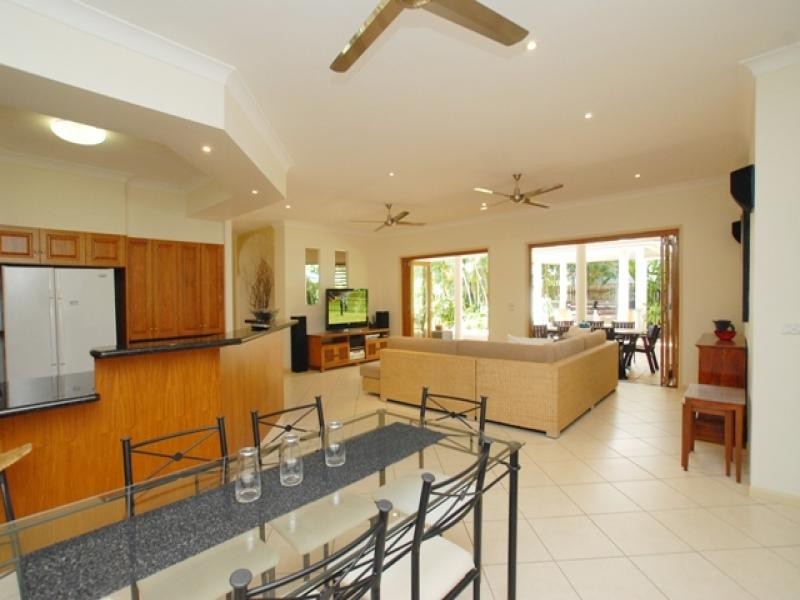8 Andrews Cl, Port Douglas QLD 4877