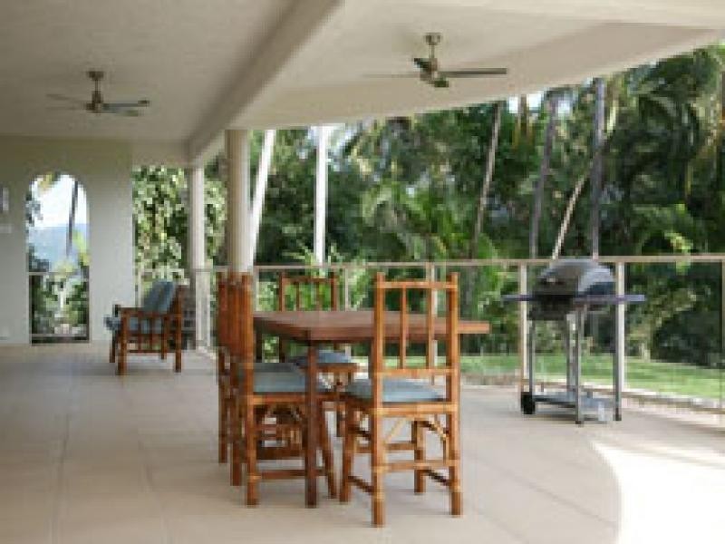 2/4 Island Point Road, Island Point Villas, Port Douglas QLD 4877