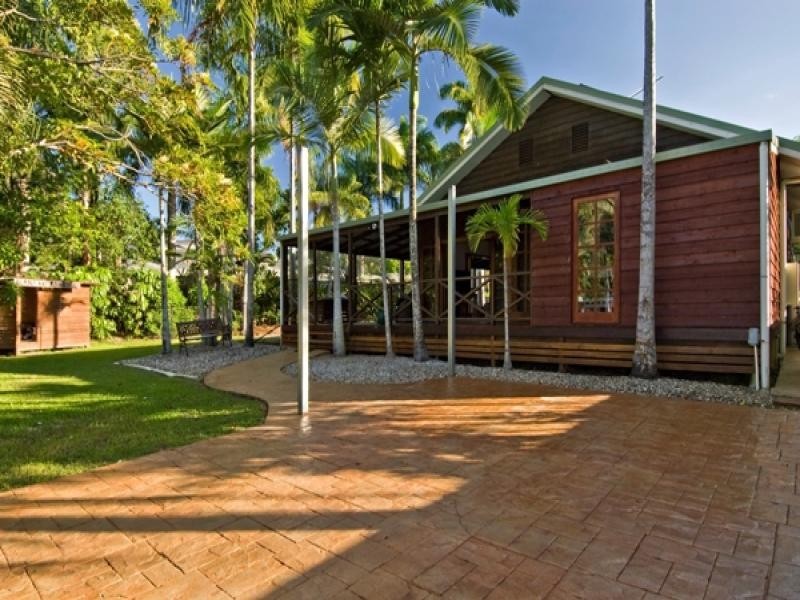 2 RIBBON AVE, Port Douglas QLD 4877