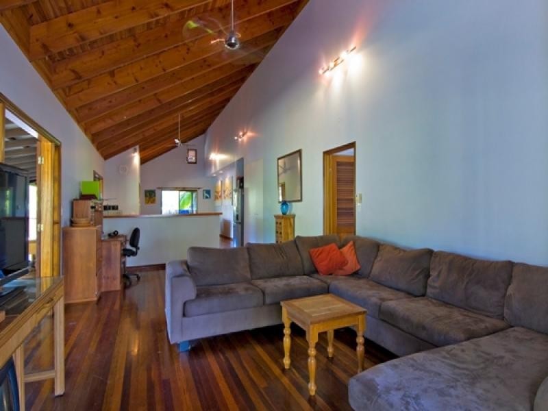 2 RIBBON AVE, Port Douglas QLD 4877