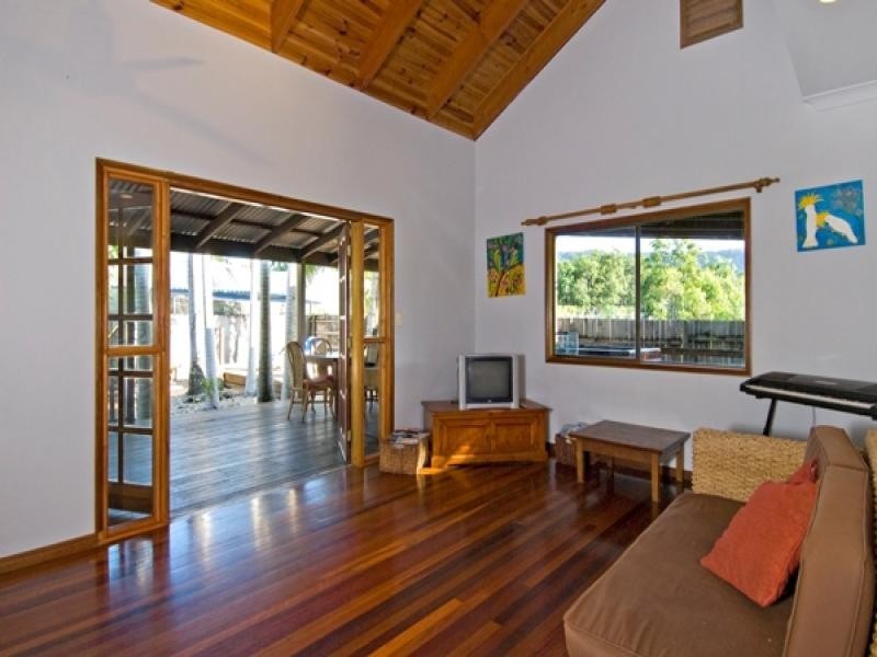 2 RIBBON AVE, Port Douglas QLD 4877