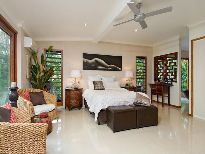 2 FINDLAY CRES, Oak Beach QLD 4877