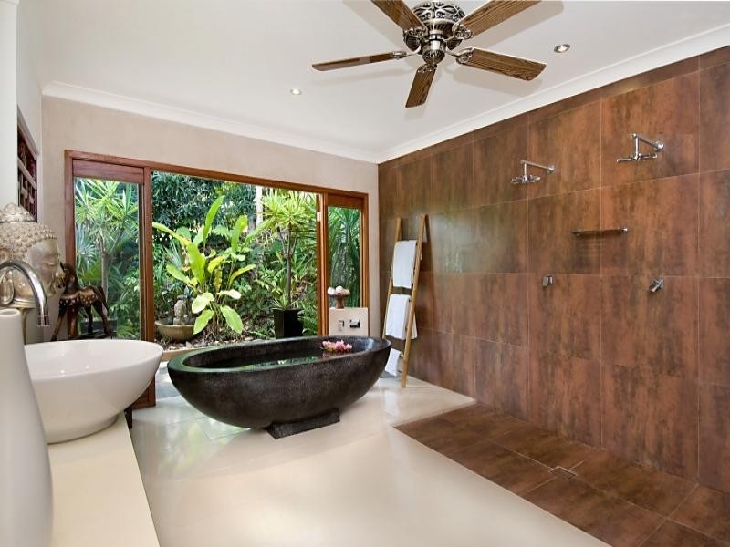 2 FINDLAY CRES, Oak Beach QLD 4877