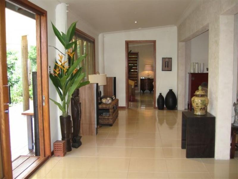 2 FINDLAY CRES, Oak Beach QLD 4877