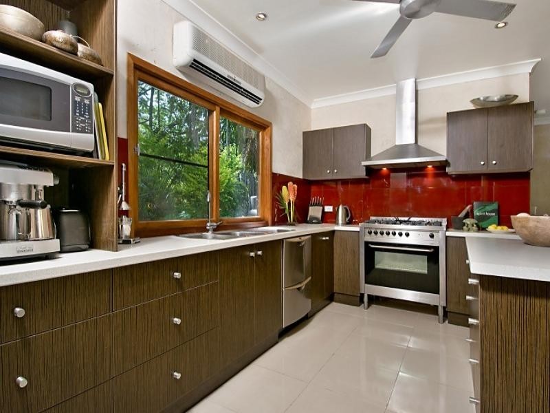 2 FINDLAY CRES, Oak Beach QLD 4877