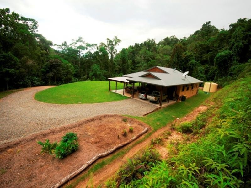 16 Robin Close, Whyanbeel QLD 4873