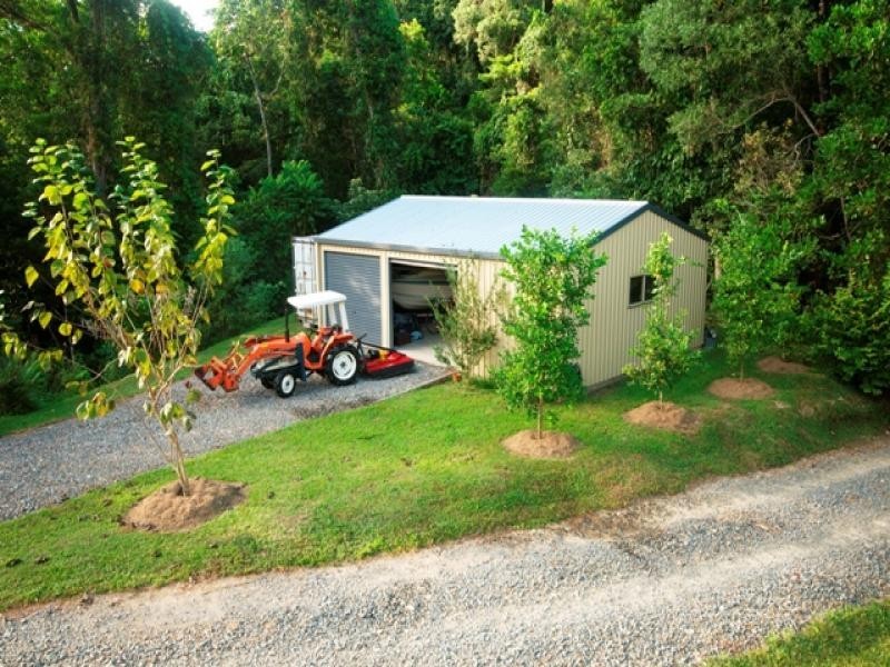 16 Robin Close, Whyanbeel QLD 4873