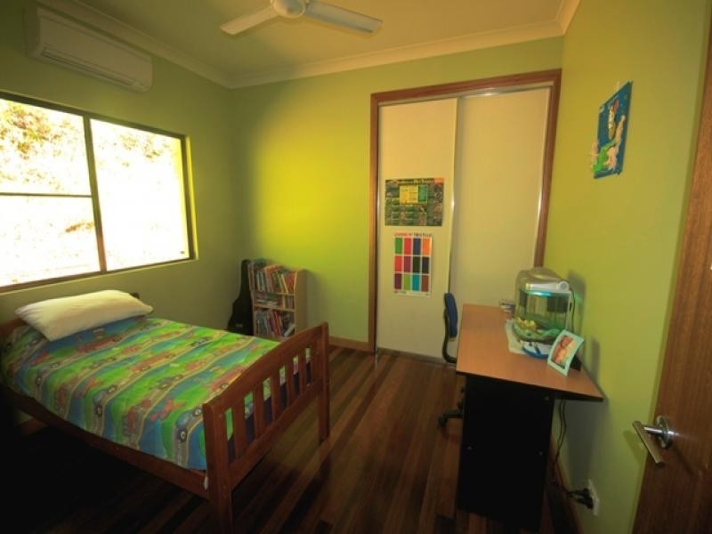 16 Robin Close, Whyanbeel QLD 4873