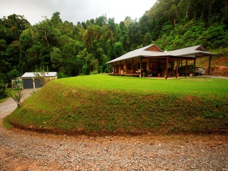 16 Robin Close, Whyanbeel QLD 4873