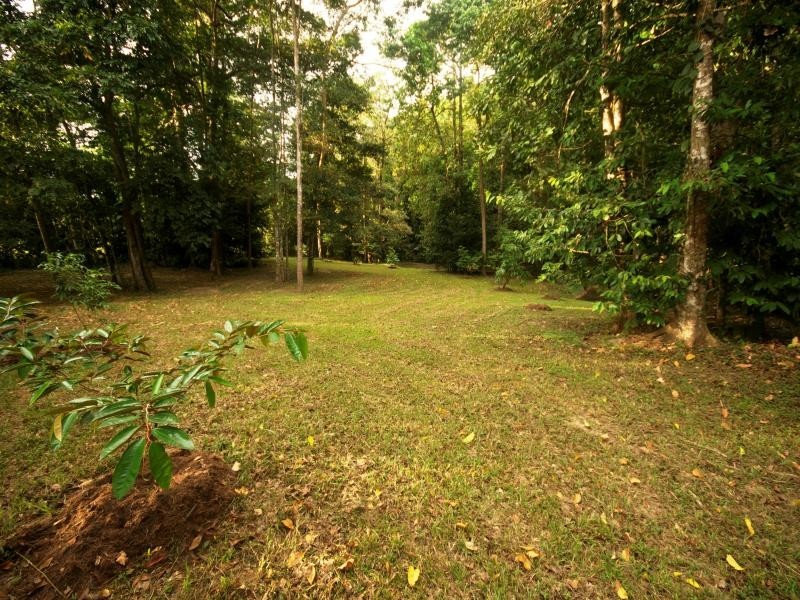 16 Robin Close, Whyanbeel QLD 4873