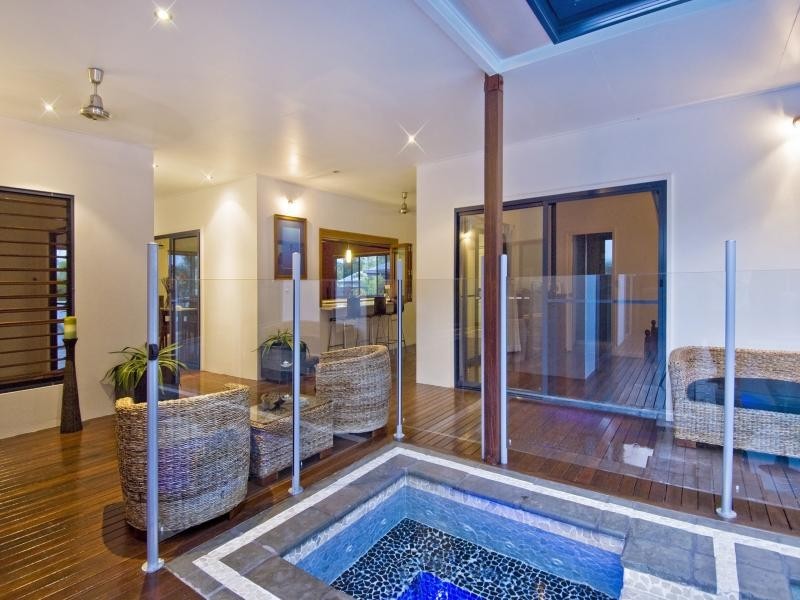 26 White Oak Avenue, Mossman QLD 4873