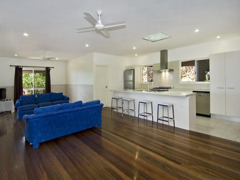 1 Bruce Avenue, Oak Beach QLD 4877