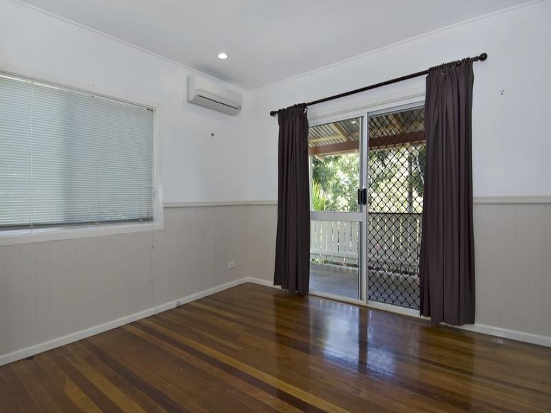 1 Bruce Avenue, Oak Beach QLD 4877