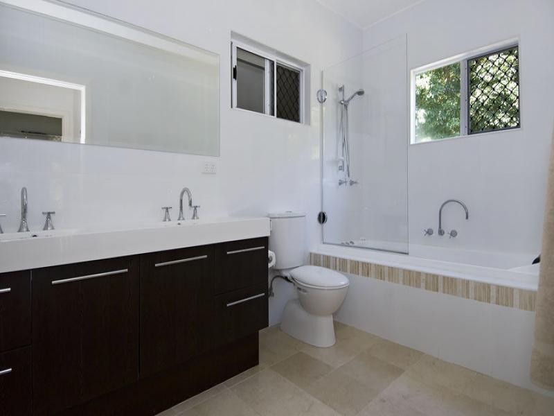 1 Bruce Avenue, Oak Beach QLD 4877