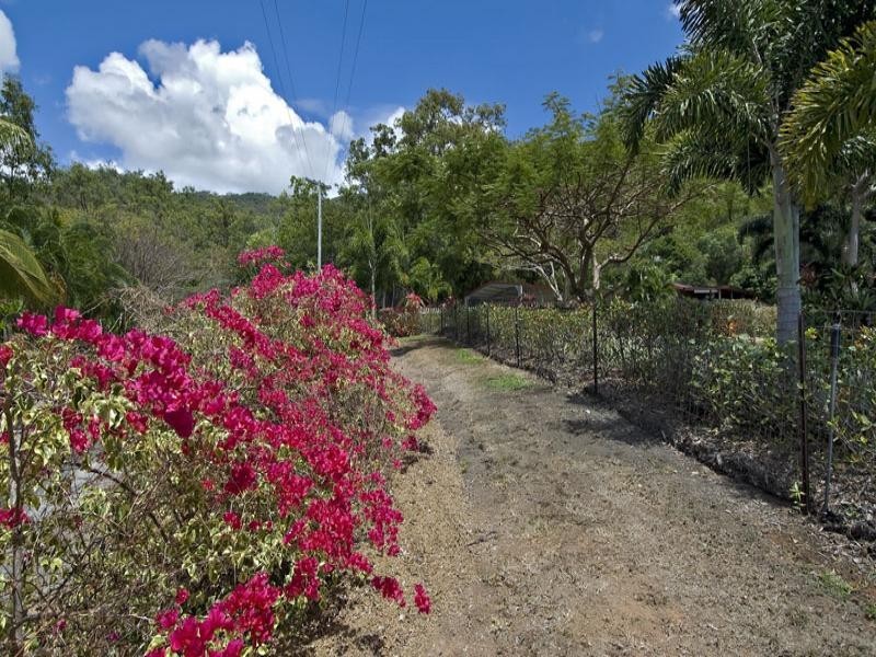 1 Bruce Avenue, Oak Beach QLD 4877